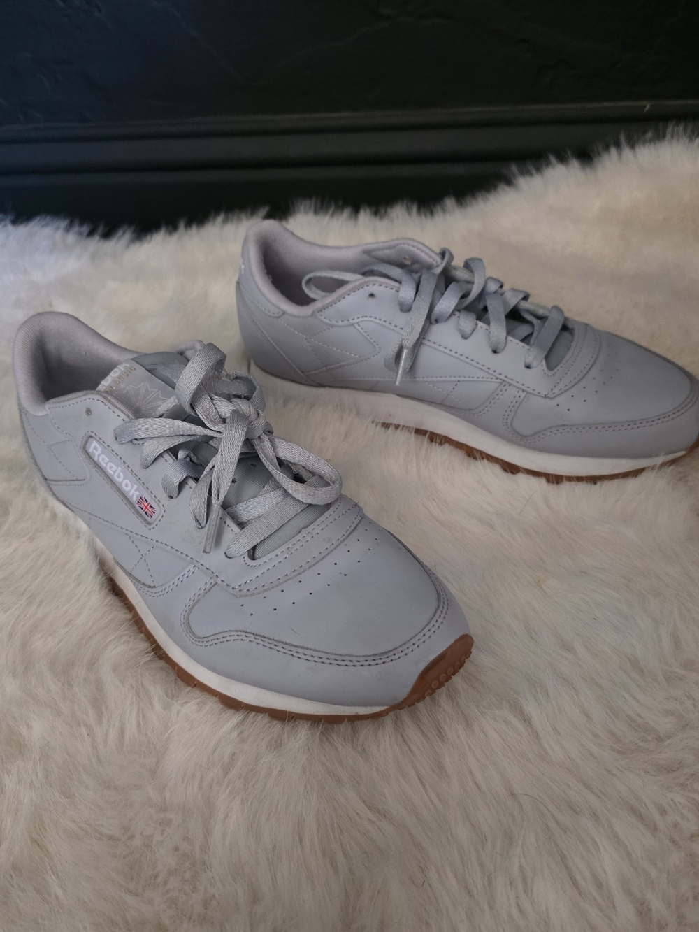 Reebok Classic Women's Light Gray Leather Sneakers